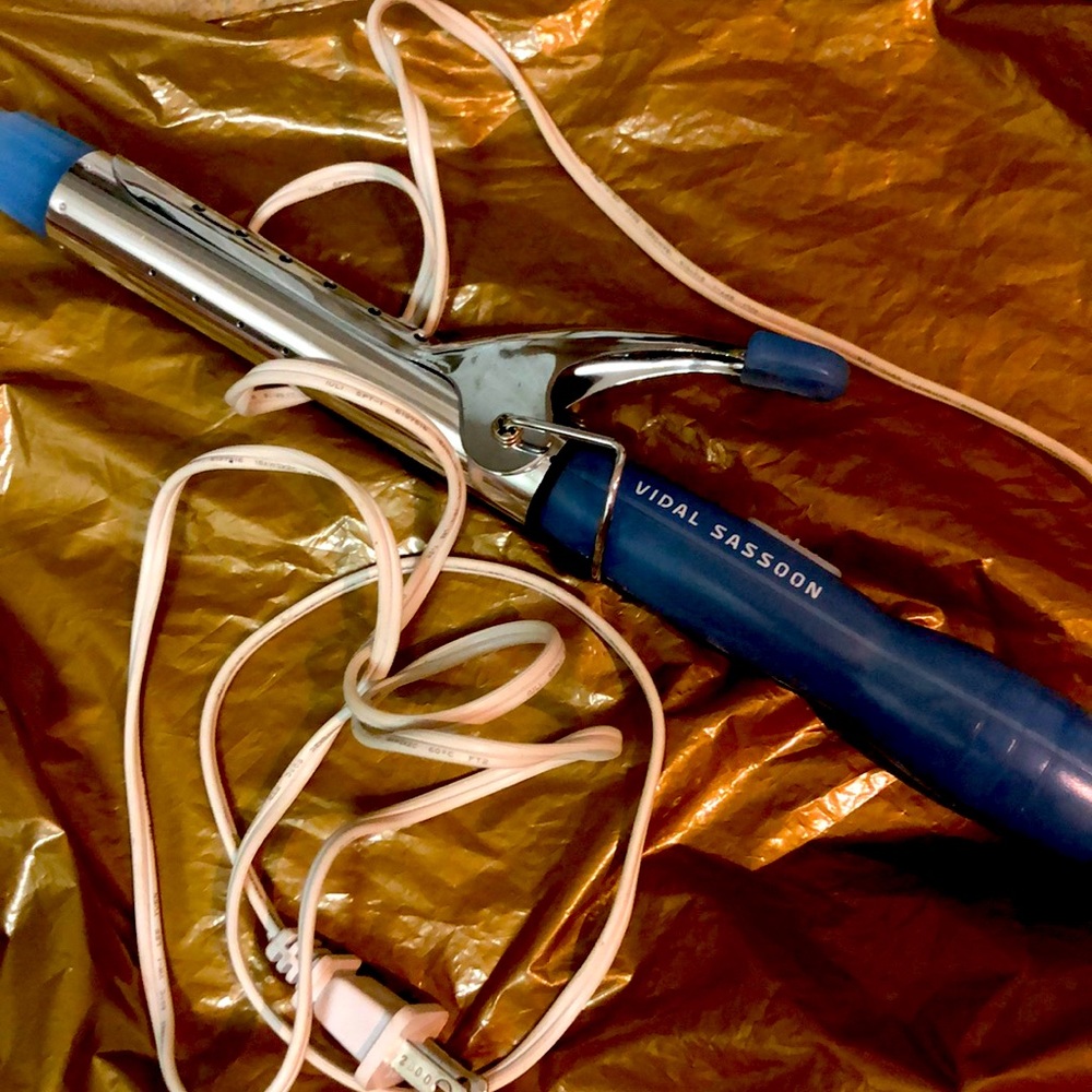 3/$15 Vidal Sassoon Curling Iron